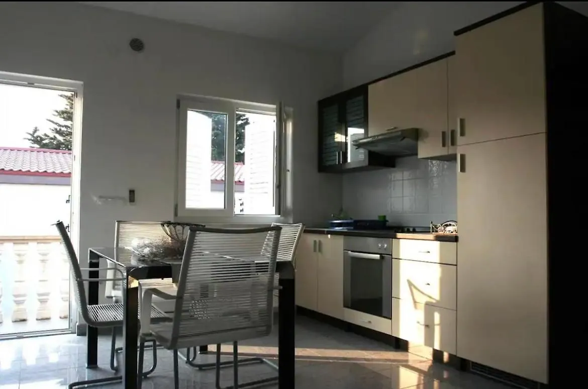 Apartments Belladonna Privlaka  Kroatien